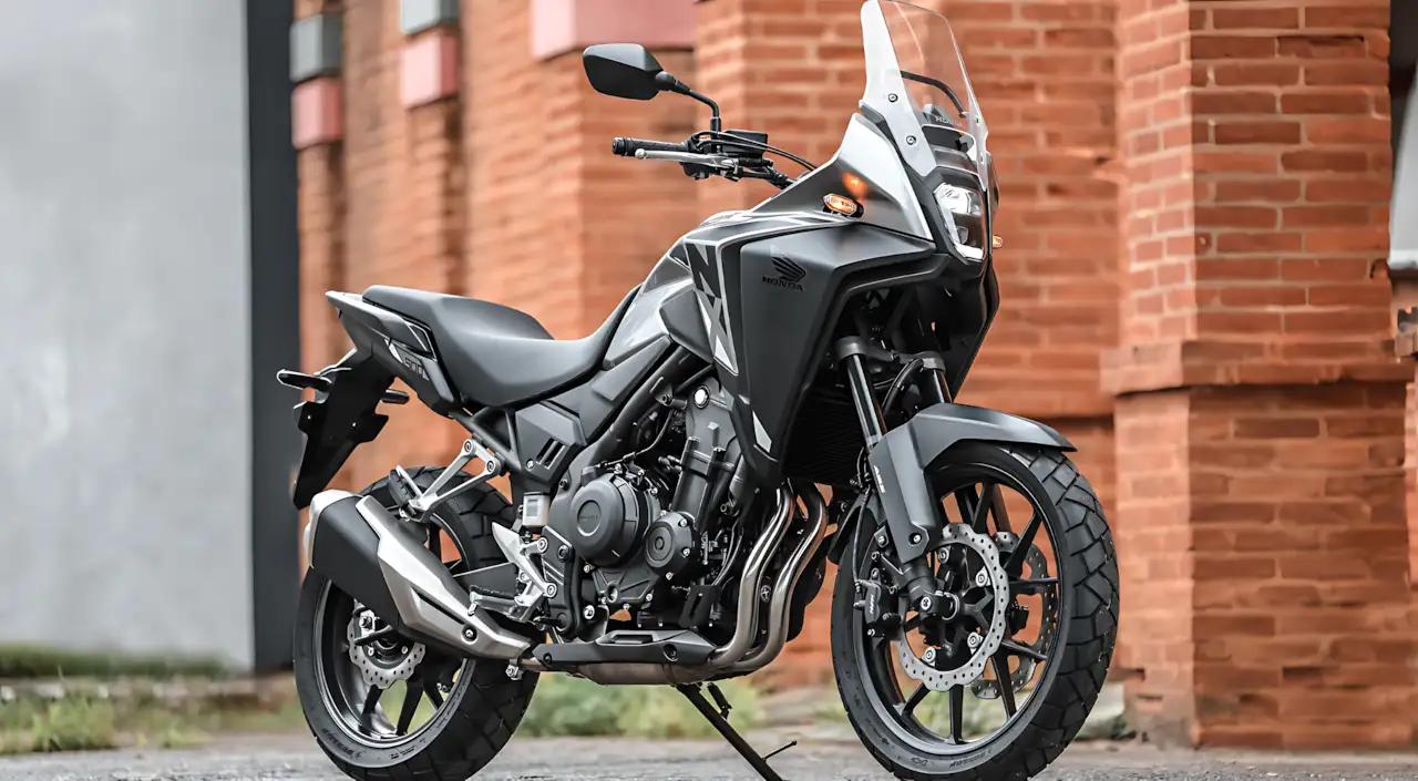 Honda NX500 2027 mantém motor de 49,6 cv e aposta em nova cor para enfrentar rivais